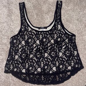 Adorable mid-drift lacy top.